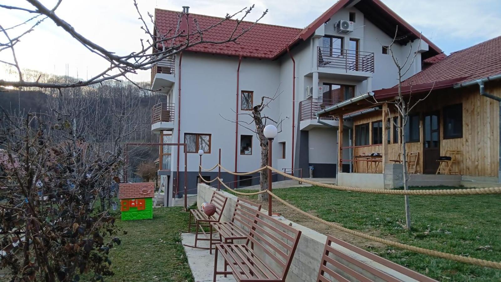 Perla Argesului, Ciubar, Piscina, Lift, Gratar, Cabana, Pensiuni, Hotel Cazare Transfagarasan Curtea De Arges Albestii de Arges Extérieur photo