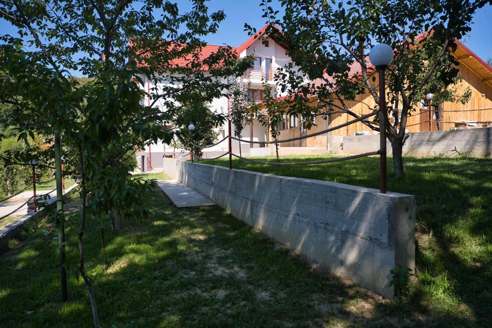 Perla Argesului, Ciubar, Piscina, Lift, Gratar, Cabana, Pensiuni, Hotel Cazare Transfagarasan Curtea De Arges Albestii de Arges Extérieur photo