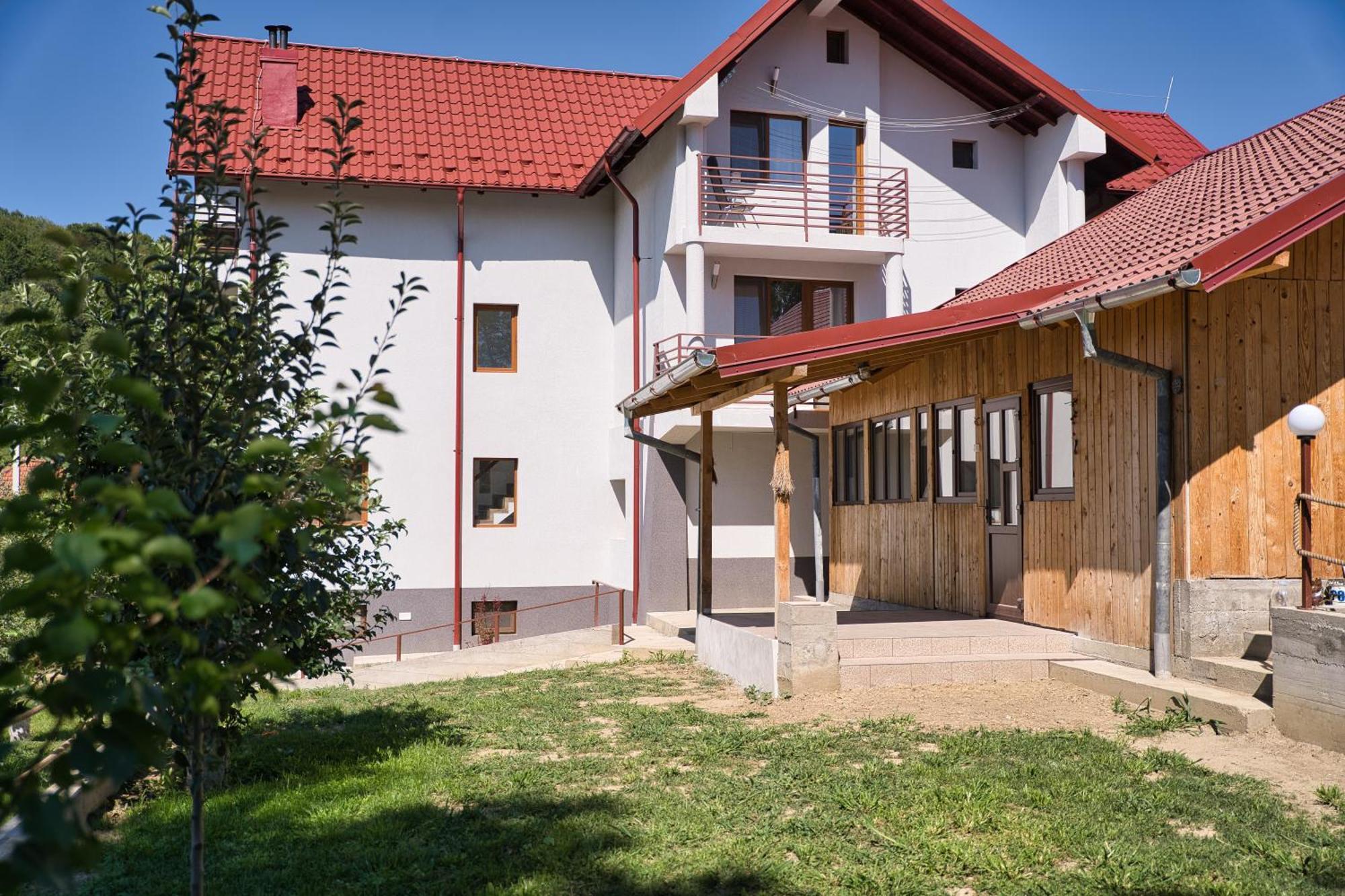 Perla Argesului, Ciubar, Piscina, Lift, Gratar, Cabana, Pensiuni, Hotel Cazare Transfagarasan Curtea De Arges Albestii de Arges Extérieur photo
